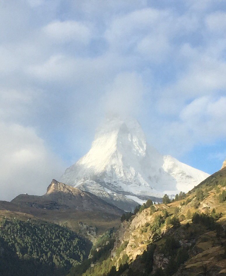 Fresh snow on the east face. Winter is coming #zermatt