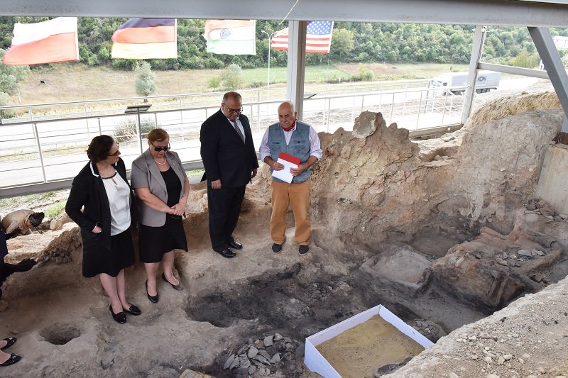 EduofGeorgia's tweet photo. The #latestdiscovery by the #TSU #archeologists on the #GraklianiHill https://t.co/9ZMF316cUW https://t.co/fI9mHRWzJb