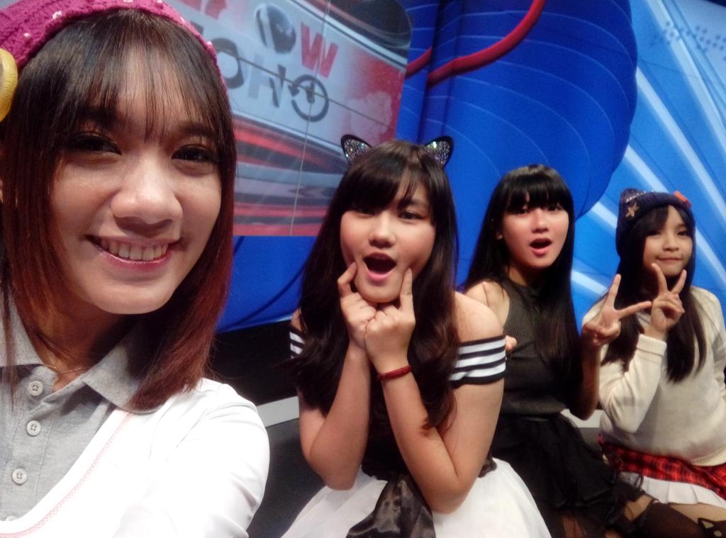 CandyLove_ID's tweet photo. We live now at World Hour MNCTV https://t.co/7dvoSz3BiW