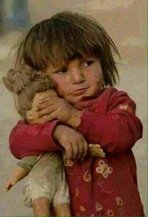 غمضي يا لعابتي المنظر رهيب 
هسه إنتي هواي محتاجه لحضن 
ولا يظل بالچ علي متعوده دوم
أحساسي ميت وانتي احساسج گطن