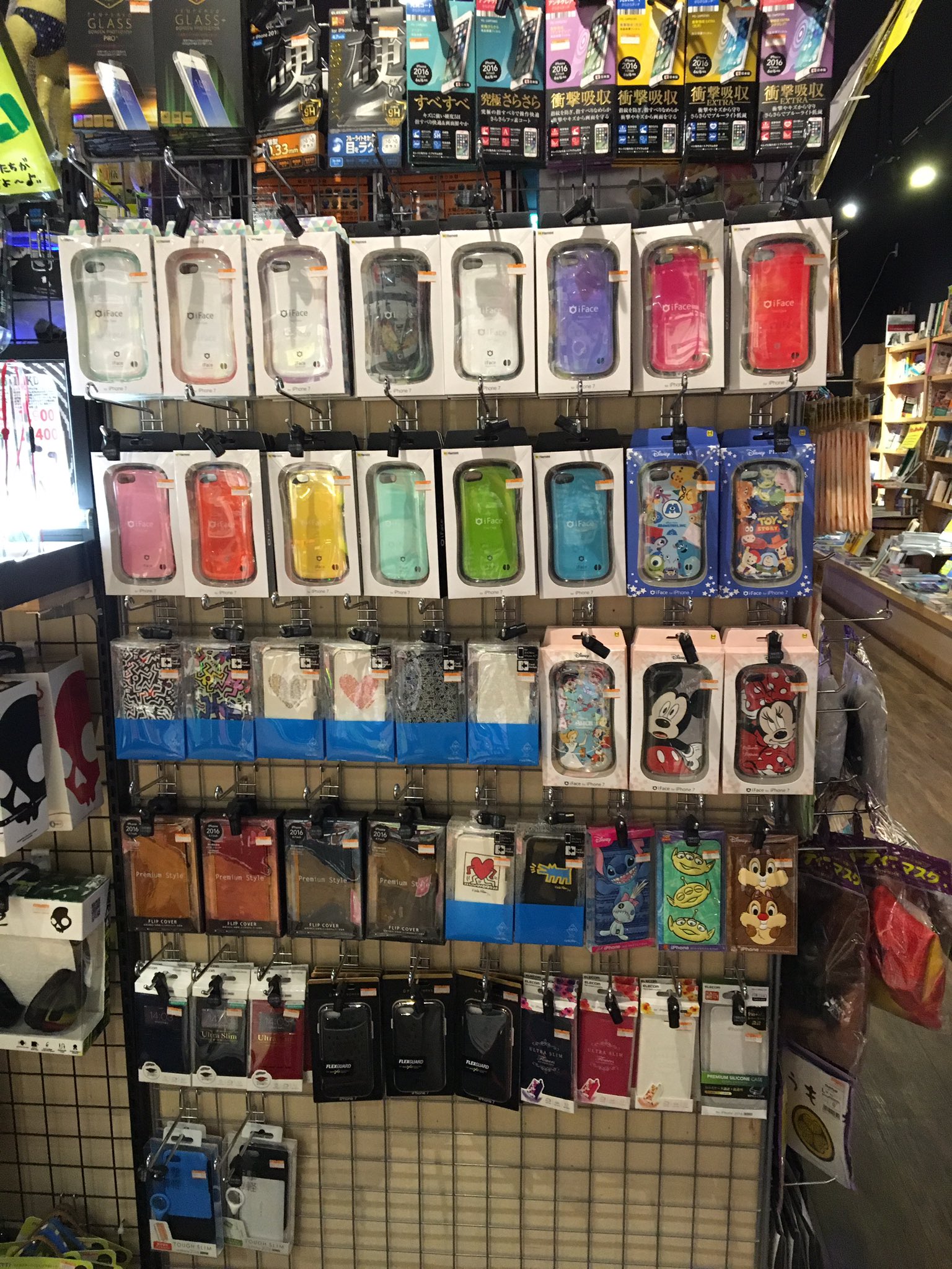 ヴィレッジヴァンガード イオン和歌山 本日からiphone7が発売ですね 当店でも大量ぉぉーに専用ケース Amp フィルムが入荷しました 大人気ifaceはかなりのカラバリ 見にきてくださいねー D ヴィレッジヴァンガード イオンモール和歌山 ヴィレッジヴァンガード イオン和歌山 本日からiphone7が発売ですね 当店でも大量ぉぉーに専用ケース Amp フィルムが入荷しました 大人気ifaceはかなりのカラバリ 見にきてくださいねー D ヴィレッジヴァンガード イオンモール和歌山