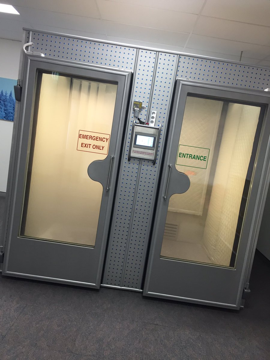 GiigiiFabulous's tweet photo. Time to get frozen! #cryotherapy #getfrozen #freezeme #socold @Minus110M #fkmeitscold https://t.co/rETSxiAIun