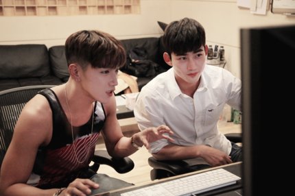 The story covering producer #2PM #Taecyeon and #JUN.K’s passionate album making studio! View▶naver.me/xnxP8qIp