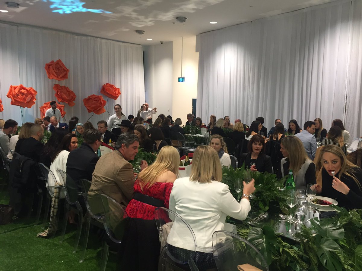 GraysPRaus's tweet photo. #FlashbackFriday to @rundleplace77 SS17 VIP Launch with @marieclaire Fashion Editor Bree McDonald! Amazing! xSarah https://t.co/hyJ1dASC49