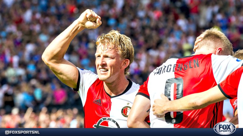 ESPNnl's tweet photo. Euforisch #Feyenoord vol vertrouwen richting PSV. https://t.co/4TvTq0fujk #psvfey #feymun https://t.co/nUVeowDXpG