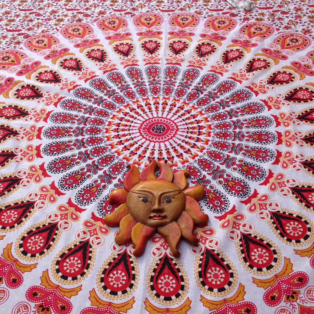 AmazonasGifts's tweet image. 20% Student Discount we're @ Piccadilly, MCR (facing Bella Italia) every Fri &amp;amp; Sat Over 100 wall hangings in stock