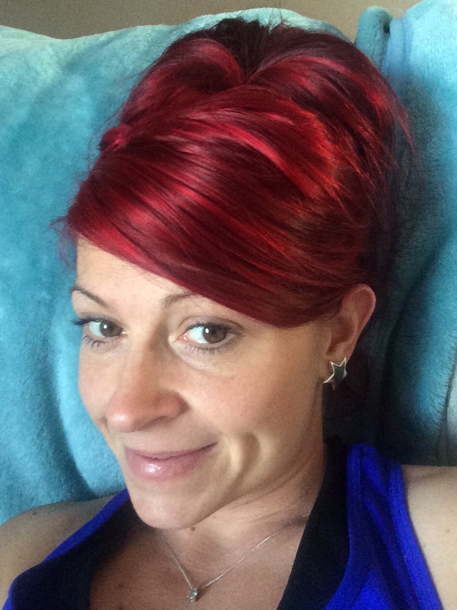 FlimsyPins's tweet photo. Miss my red hair 😩 https://t.co/UJE7Sjof0k