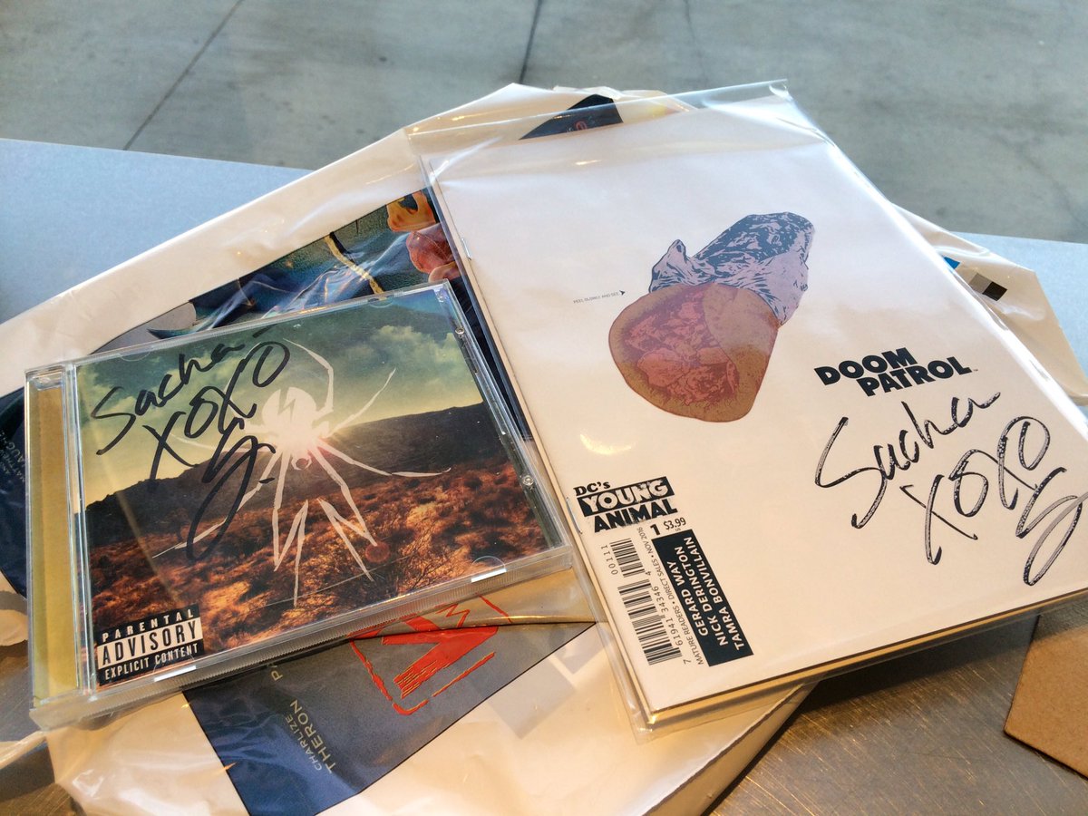sachachachaa's tweet photo. So incredible meeting @gerardway today! Thank you for the autographs! Can't wait to read more #DoomPatrol! https://t.co/5pJhVIPUlX