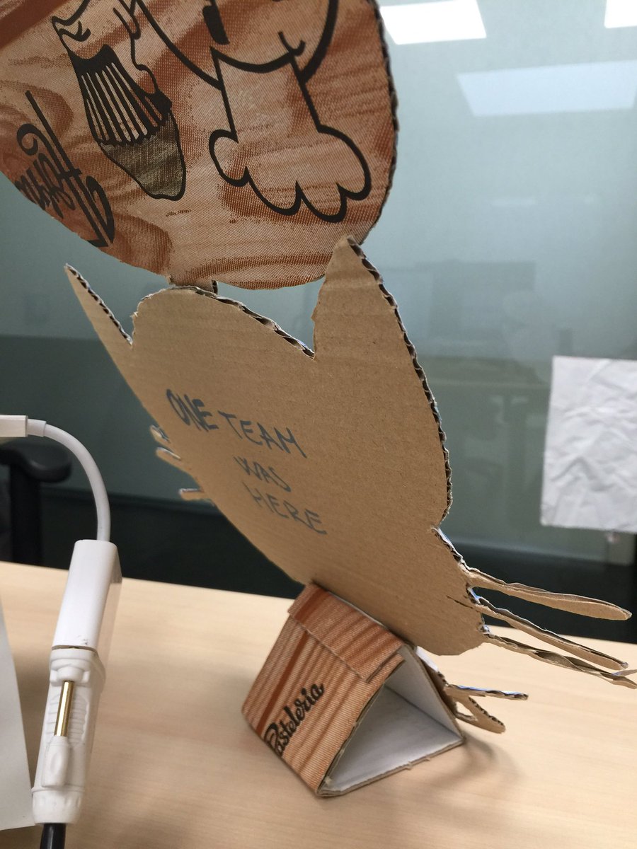 itziarl's tweet photo. Regalo😻 de nuestros vecinos @somosoneteam #catDeveloper #catUX ¿Habéis visto su nueva web, por cierto? 1team.es #top https://t.co/edUBiDhJ3R