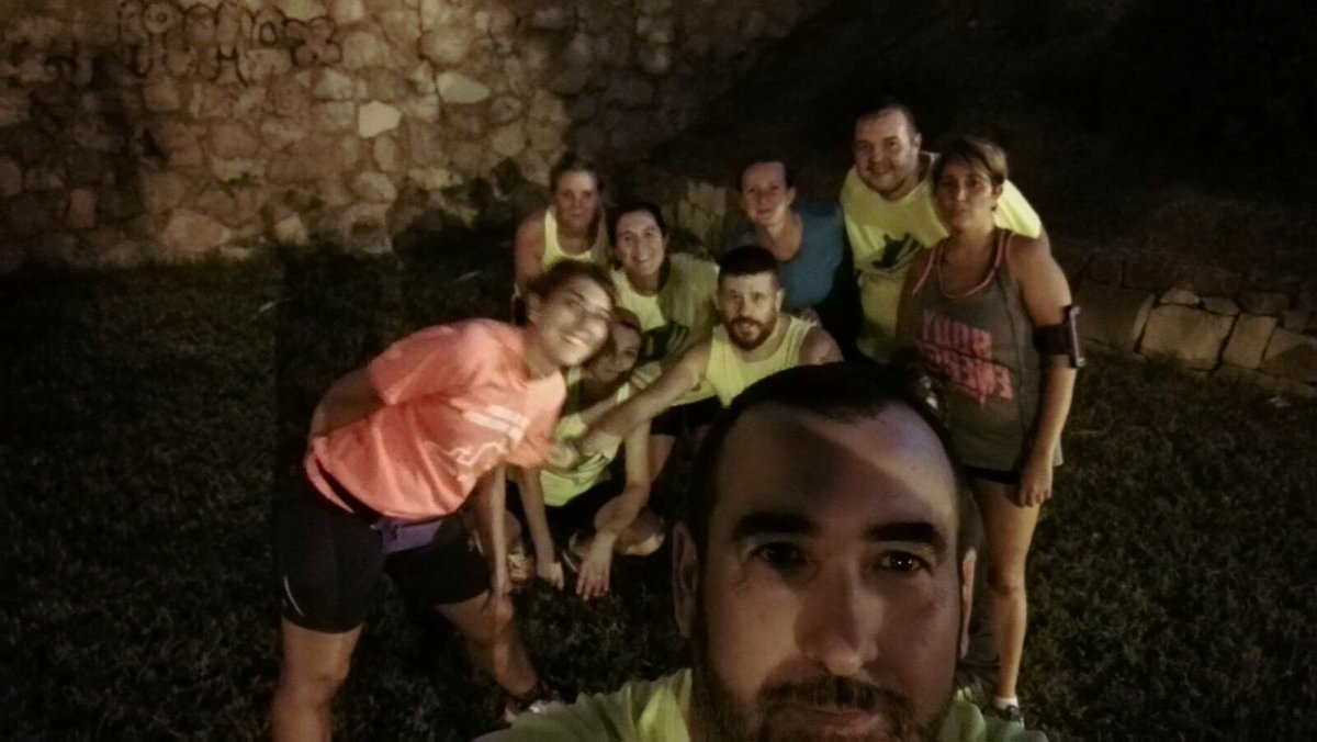 CA_Passencurt's tweet photo. La #MareaFlúor continúa inundando de running y buen humor el cauce del Turia ☺️ https://t.co/V0Ujs9ttFx
