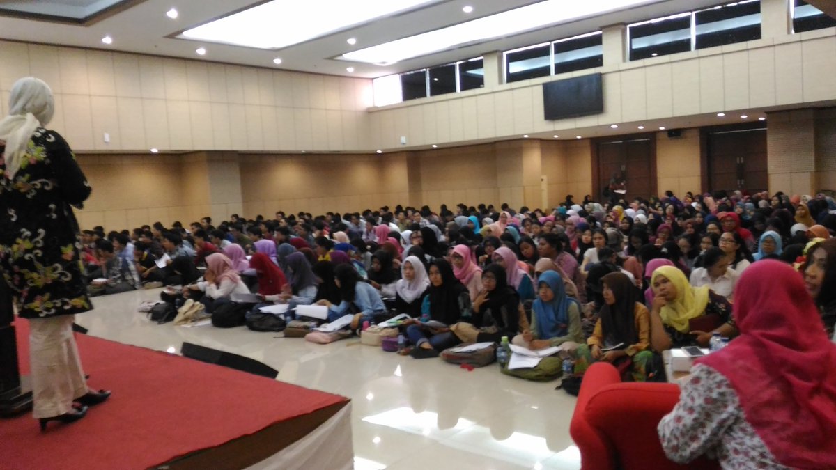 MagentaFE's tweet photo. Good Morning 2016 Tahun ini sungguh ramai!
Semangat berproses adek adek mahasiswa baru Fakultas Ekonomi 2016! https://t.co/xWLWQZztKF