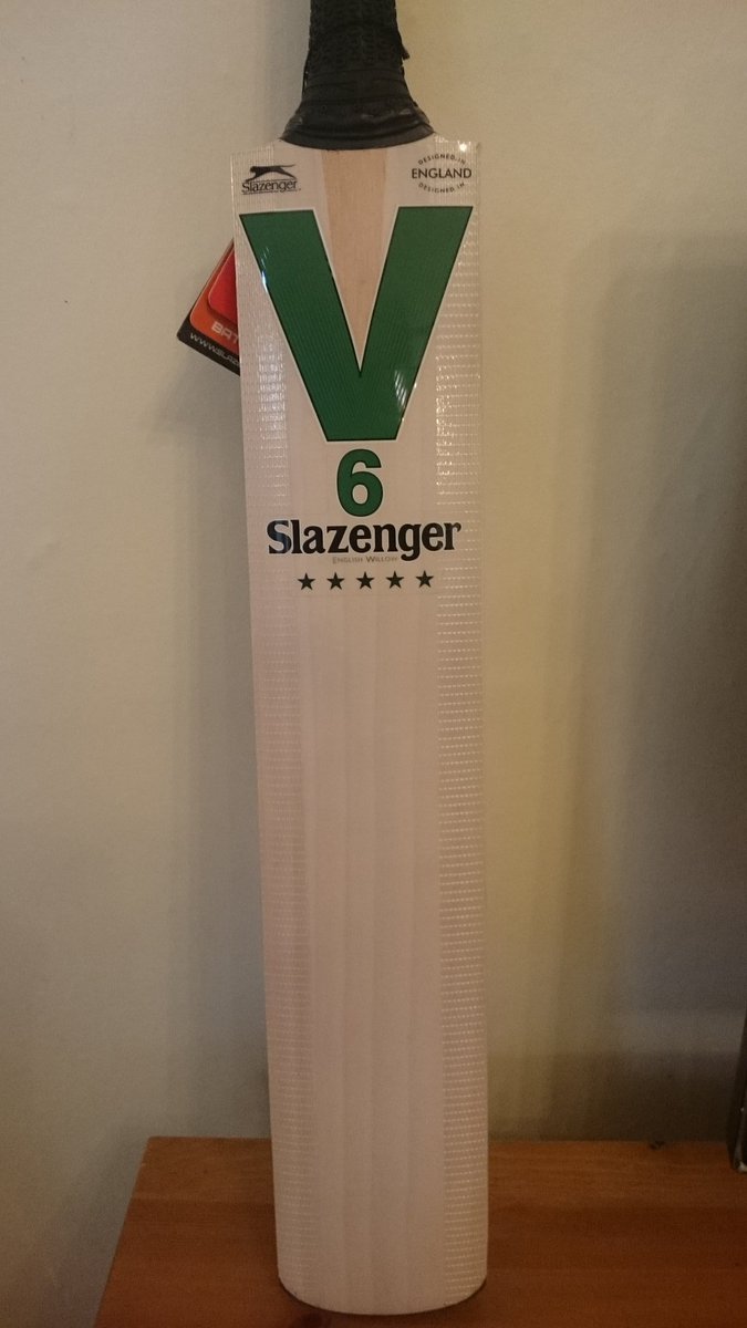 loftedondrive's tweet photo. @NorcyCC Another raffle bat? Oh yes Sir. This time a Slaz V6 in Harrow size - one for the juniors. #inittowinit https://t.co/N37AozfXgo