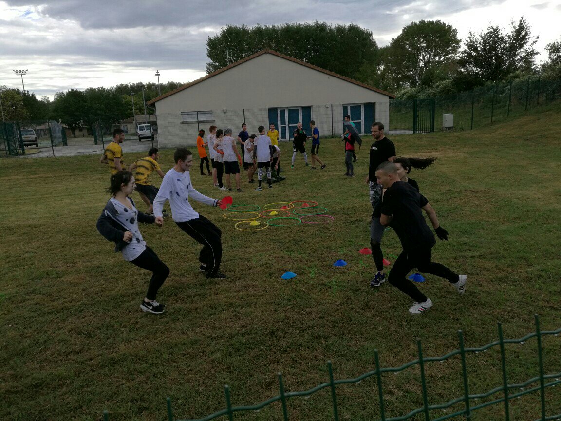 ESCEN_school's tweet photo. Esprit d'équipe et exercices : aujourd'hui c'est l'#ESCENbootcamp 🙌💪 https://t.co/KGEWDpWNyK