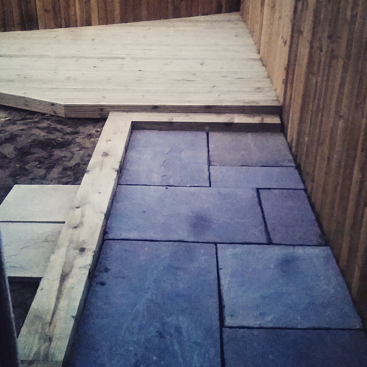 MeehanProperty's tweet photo. Garden coming along nicely #garden #landscape #decking #fencing #indianstone #flaging https://t.co/OyVBfsehY6