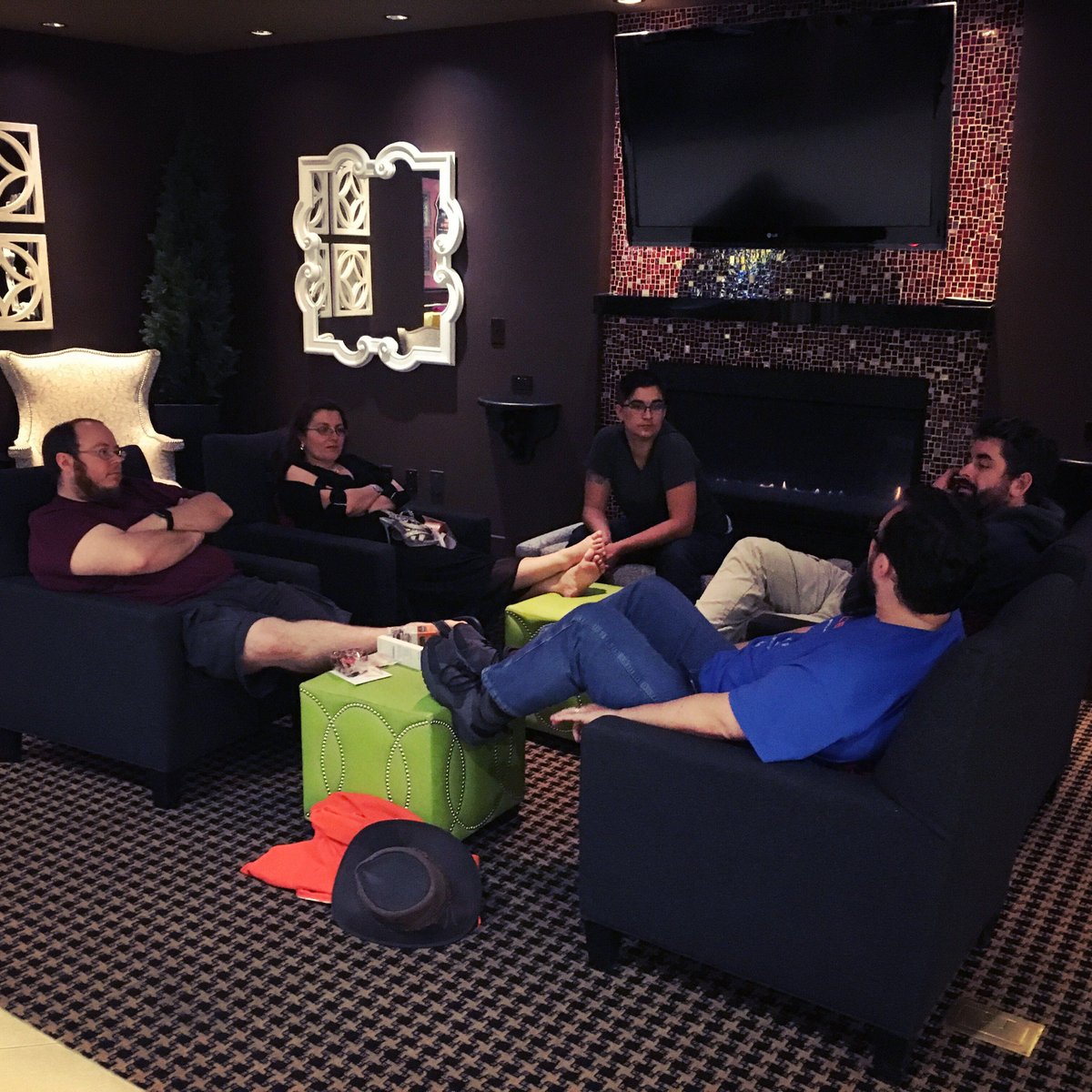 DragonBe's tweet image. The pre-conf conference at the @StayPineapple lobby #pnwphp #staypinapple