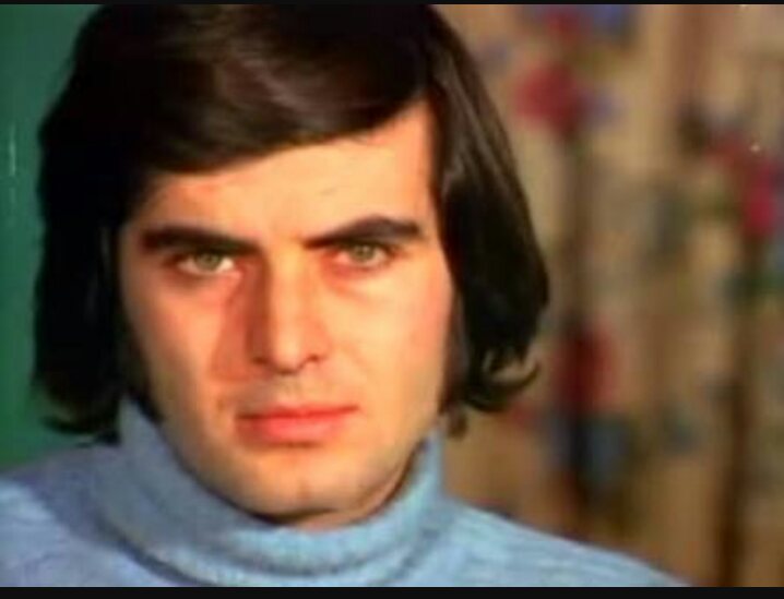 Turkiyenin yakisiklisi, damat Ferit'i #TarikAkan hayatini kaybetti.
Mekani cennet olsun. 😢