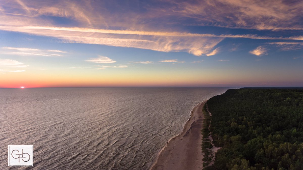 GTMediaLT's tweet photo. #karkle #lithuania #lietuva #baltijosjura #balticsea #sea #beach #sunset #djiphantom4 #aerial  #drone #GTMedia https://t.co/39tvRsG0NB
