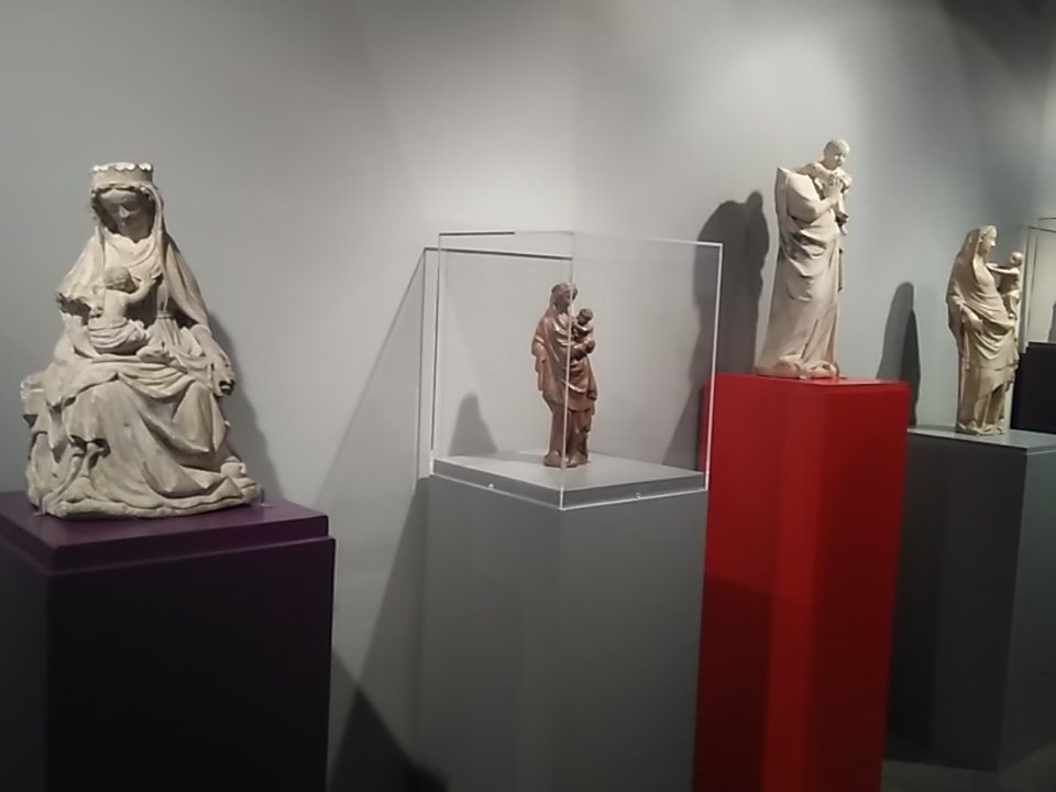 museecluny's tweet photo. Pendant les travaux #Cluny4 nos oeuvres dialoguent avec les collections d'autres #musées comme à @AVivenel https://t.co/ljKREmvI6n