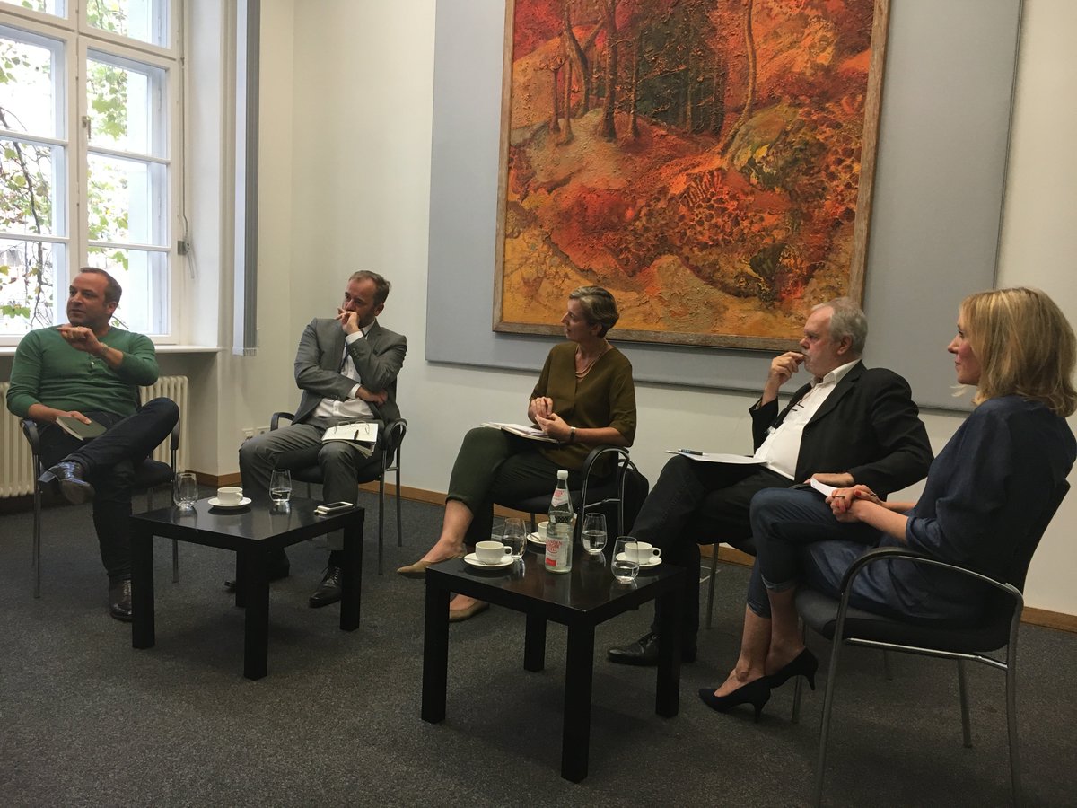 Nur_Baute_CSR's tweet photo. Marc Baute takes the stage at the panel discussion Digital Communication and Responsibility. #CSRHUBerlin https://t.co/j68liosaL0
