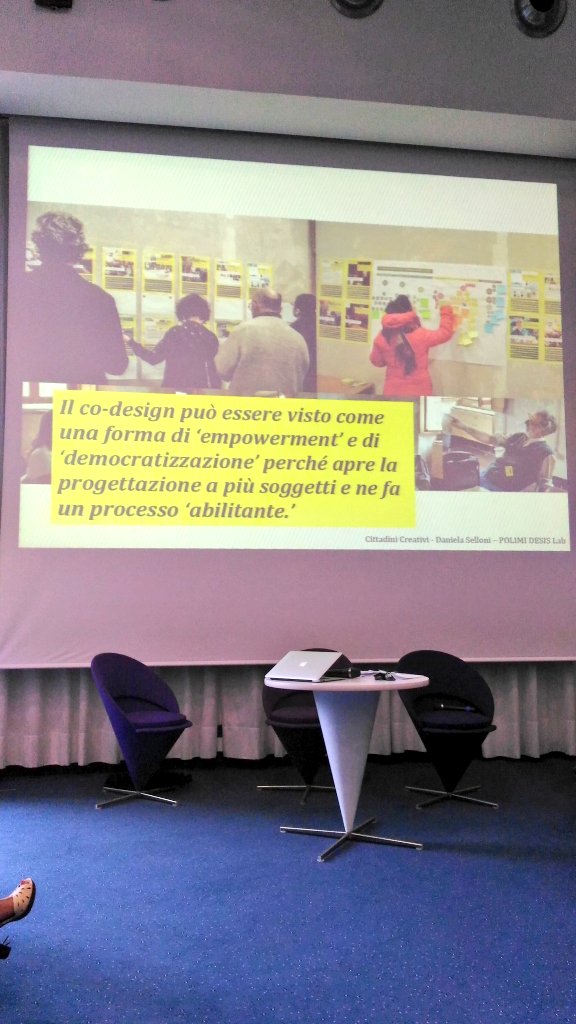 Tourett's tweet photo. Dopo il racconto di @officineonoff @martacorubolo parla di service design  https://t.co/ilex4KC8D5 #wis16 @PianoC_Mi https://t.co/chiJ2CPdRG