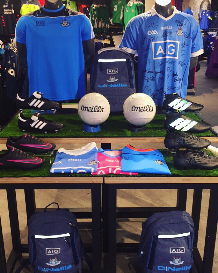 LSS_GraftonSt's tweet photo. Today's the day all you Dublin fans could win this signed jersey so get tweeting those selfies and HASHTAG 🔵🏐 https://t.co/e44EJ78g4Q