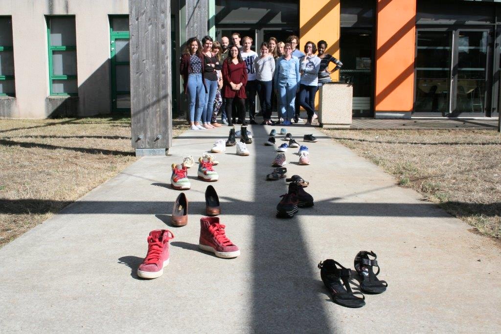 le_cnam_pdl's tweet photo. La nouvelle promo des Stylistes/Modélistes de #InstitutColbert fait sa #rentrée...
en grande pompe !
#YesWeCnam https://t.co/rgxQb3W1H3