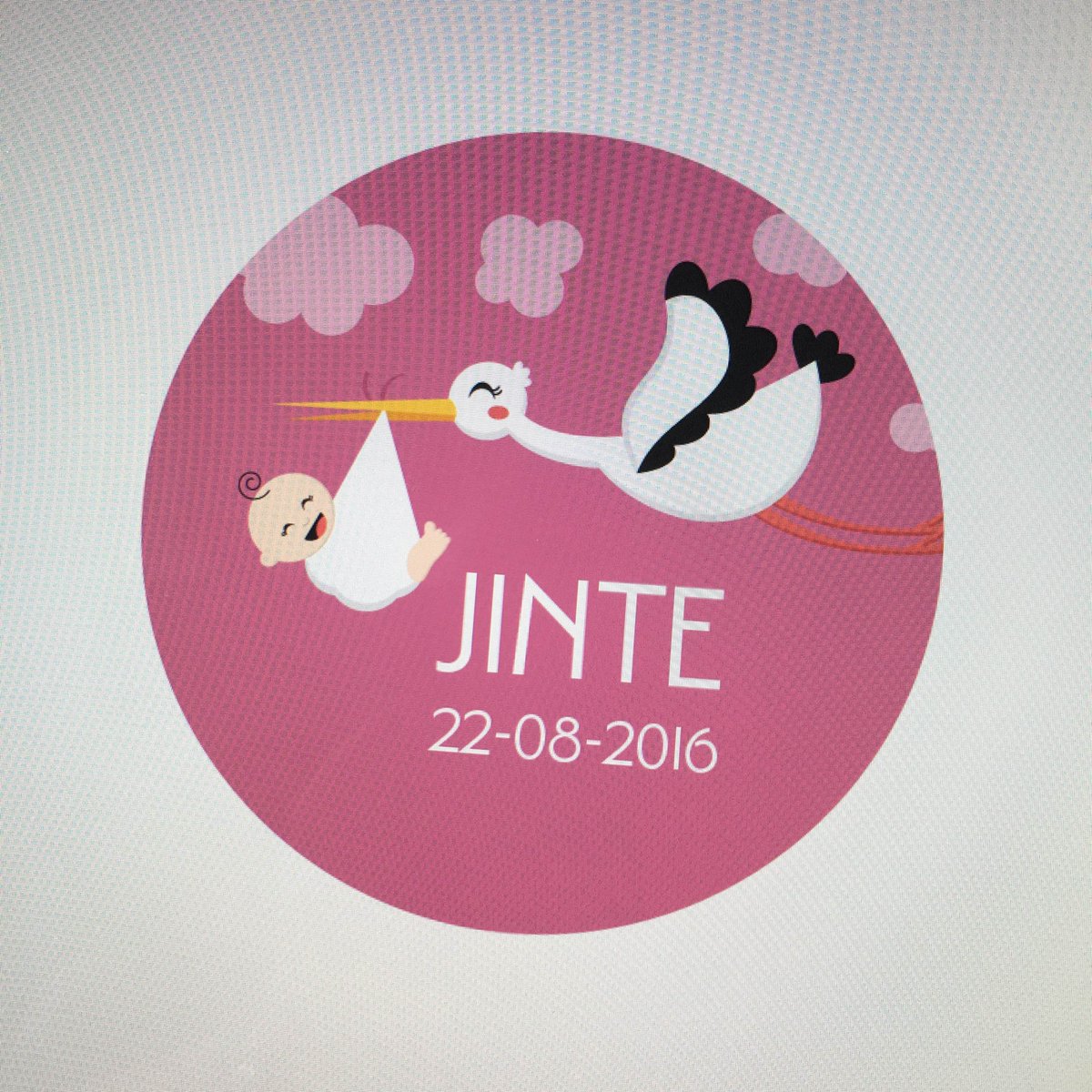 buttontoko's tweet photo. Leuke ooievaar buttons gemaakt :) #baby #buttons https://t.co/T6V1DcQMrg