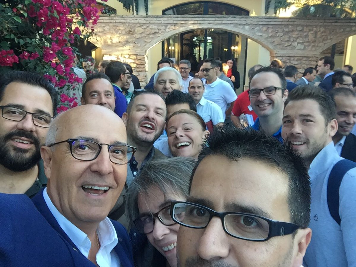 BNIGLOBAL's tweet photo. Hoy "Masia Xamandreu" en la formación de Equipos
Más de 200 empresarios en la jornada de formación de equipos de BNI https://t.co/tTeALF54Og