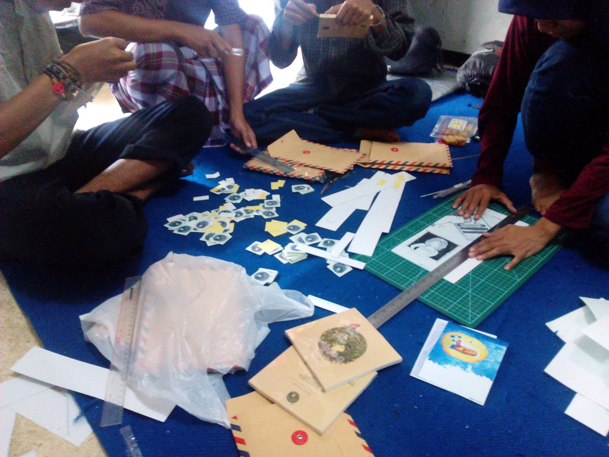 mohammedsabeq's tweet photo. Packaging Buku puisi-esai MALABAR sudah selesai. Siap-siap yang sudah pesan ya!

Info pemesanan: @MalabarProject https://t.co/YADpuHwdfX