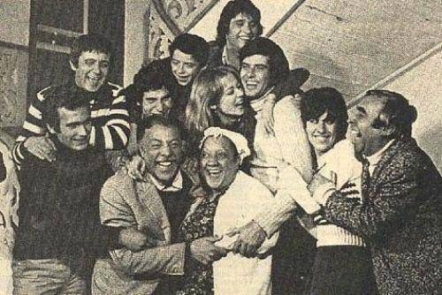 Hepbirlikte şu fotoğrafa dönelim istedi, elinden geleni yaptı, bu yüzden yakışıklı yaşadı. Tarık Akan iyi ki vardı.