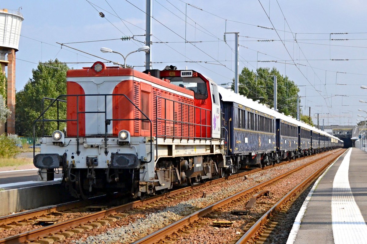 hibou_nordique's tweet photo. La BB431 VFLI en tête de la rame VSOE en gare de #Calais, s'apprête à l'emmener au lavage.
#BB400 https://t.co/m8Qtd5jBSk