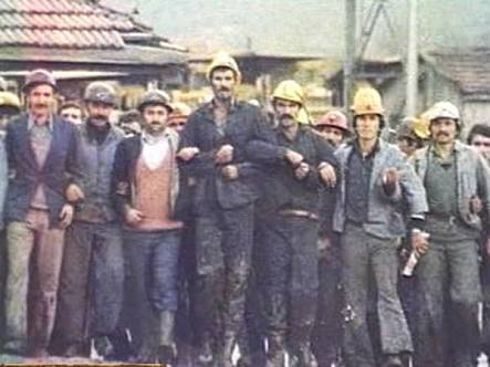 Çok daha tasasız bir hayat yaşama imkanı varken halkı  tercih etti. Allah rahmet eylesin güzel insan #TarıkAkan