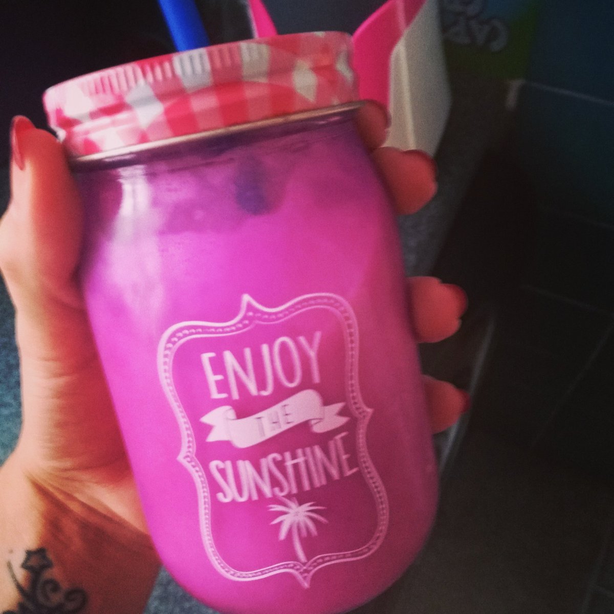 27 fruits and veg in this one shake😱 #Fruity #HealthierLives #Yum #FridayFeeling #Friyay #SaturdayEve 😁😁🙌😁