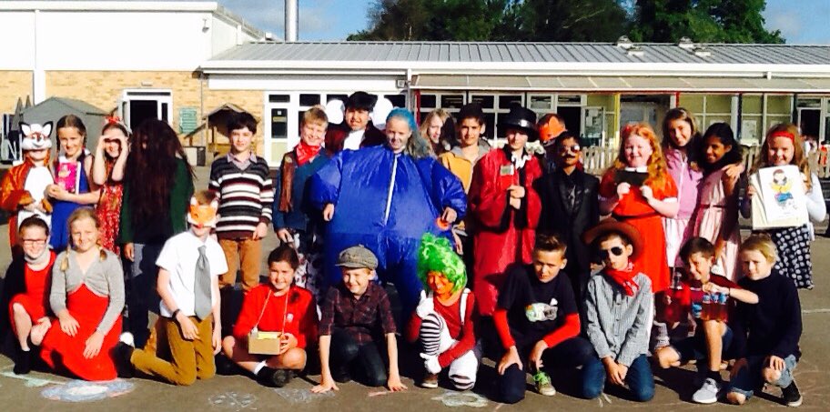 5DC in all of their AMAZING fancy dress costumes as different Roald Dahl characters. Da Iawn!