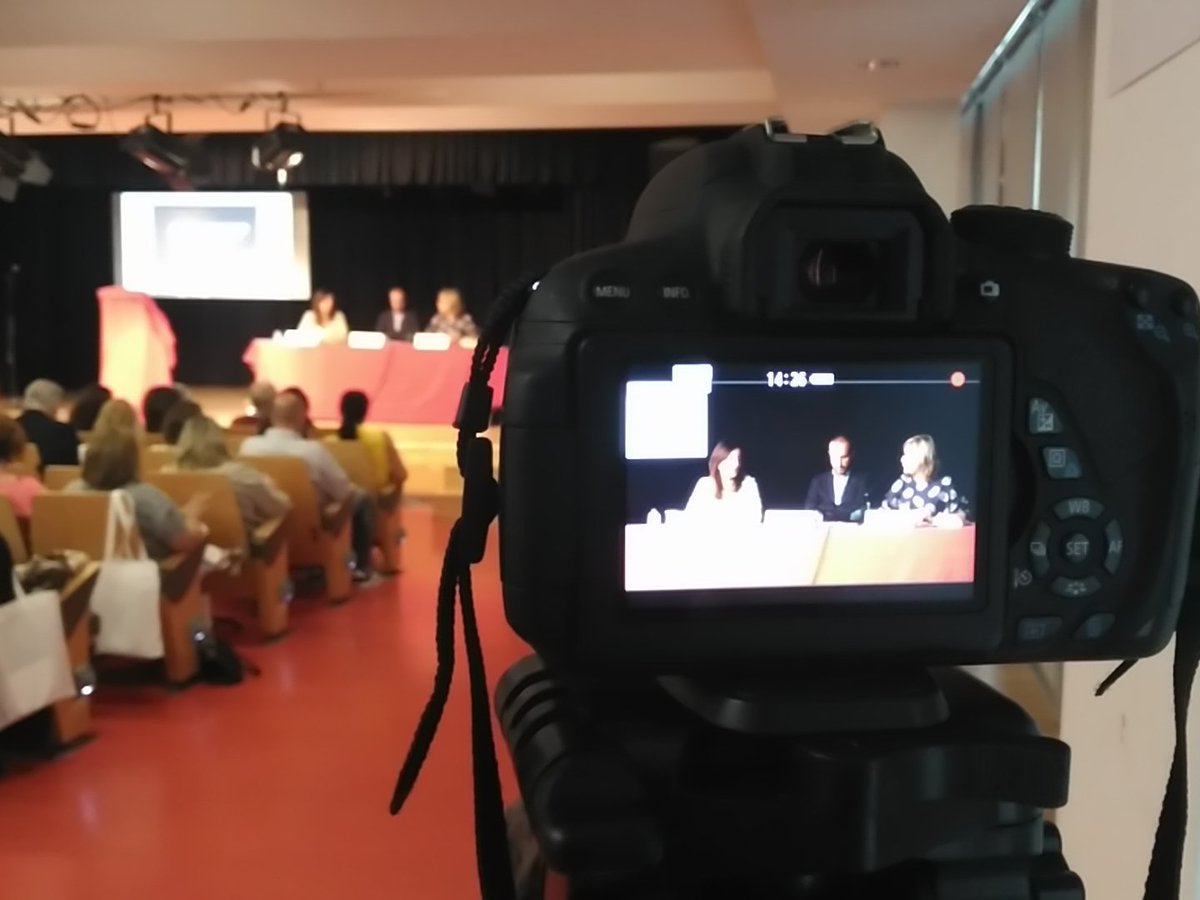 en_pirt's tweet photo. Avui toca organitzar el desplegament #audiovisual de les jornades @VdMMedia #mediavdm #vilassardemar https://t.co/gbCpX0f7hu