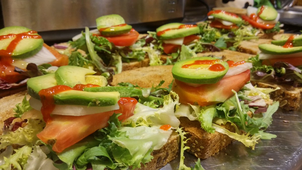MorrocotudaBar's tweet photo. Nuestros sandwiches vegetales en producción 👏👏😋 https://t.co/ChU1eIxlVF