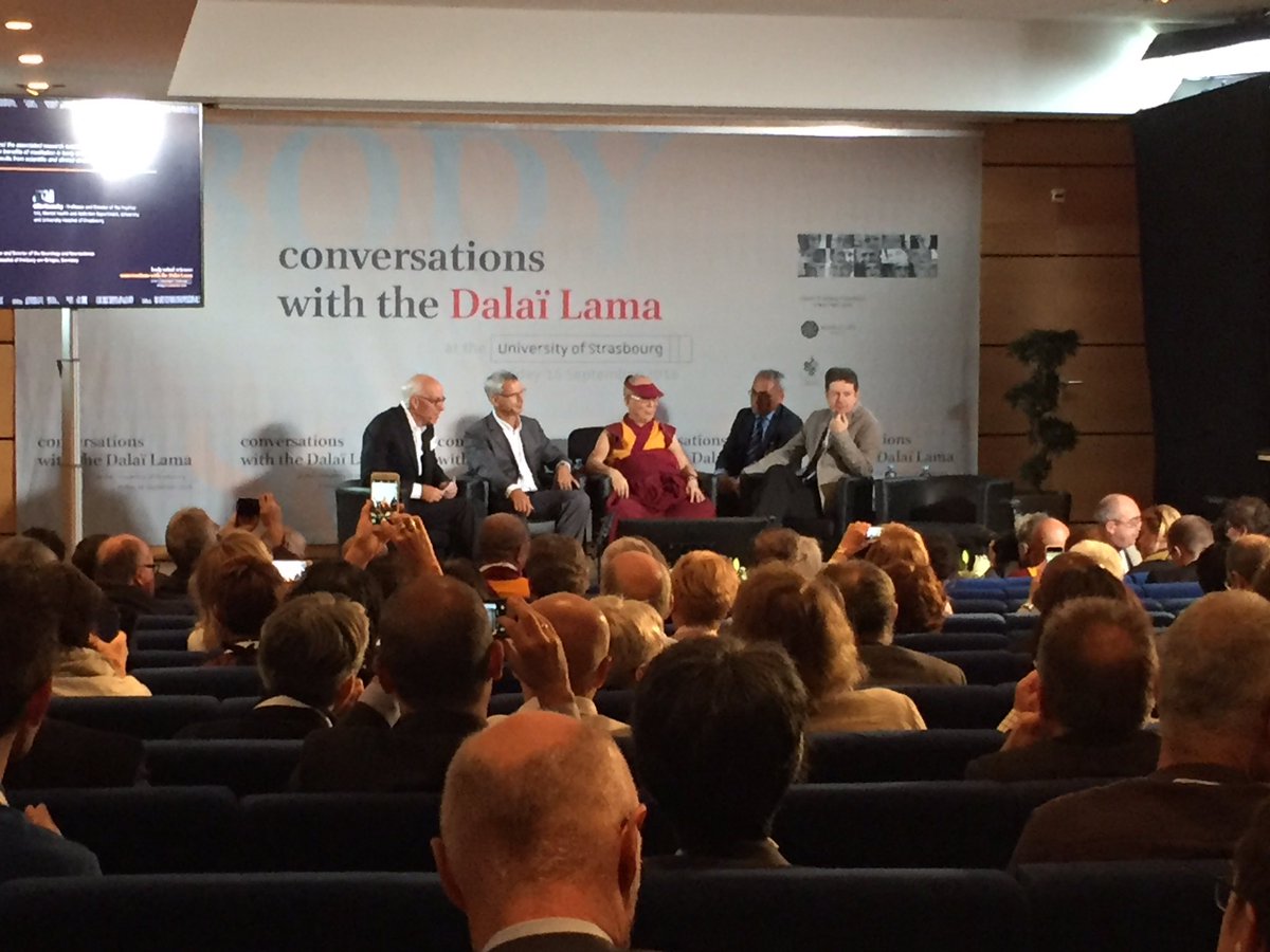 Un maître de conférence de luxe dans l'amphi de l'<a href="/unistra/">-</a> ce matin #DalaiLama #Strasbourg