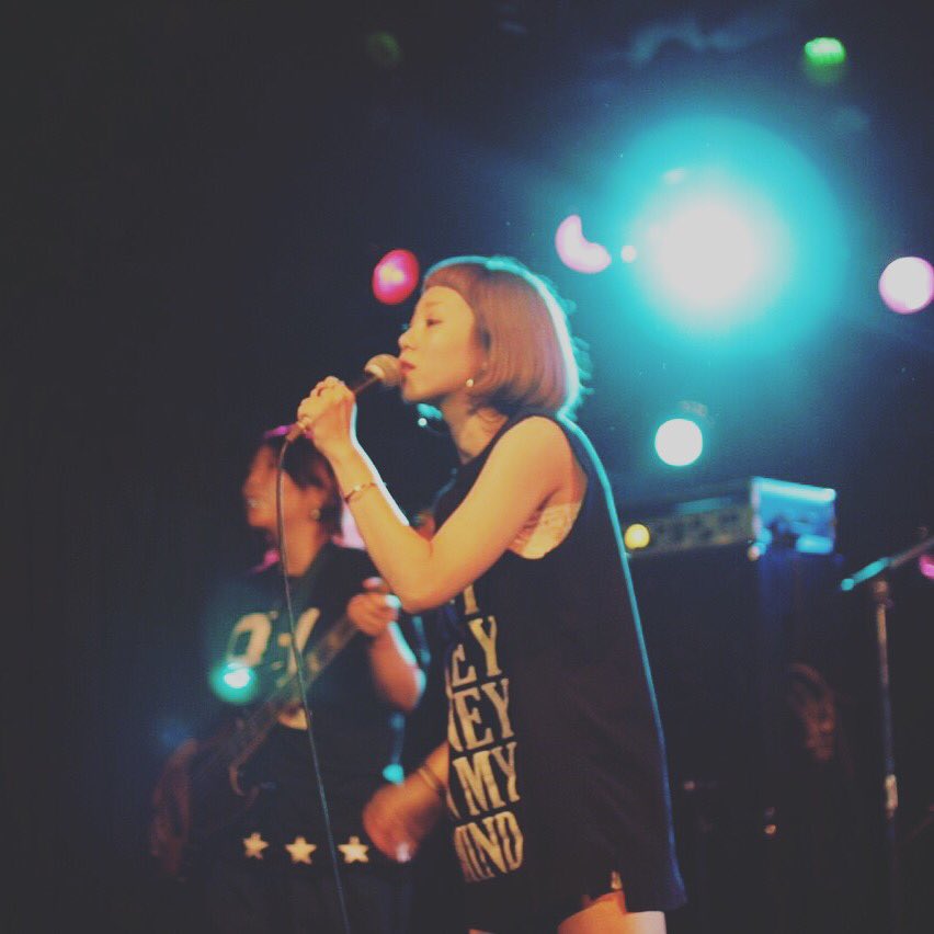 発売ライブまで6日‼️
皆の声に答えるように歌えます！
楽しみにしてください！
発音は気にすんな！www