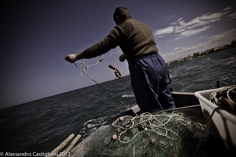è dal lavoro di uomini esperti e dal rispetto del mare che solcano che arriva la bontà dei prodotti <a href="/PortoSSpirito/">Porto Santo Spirito</a>