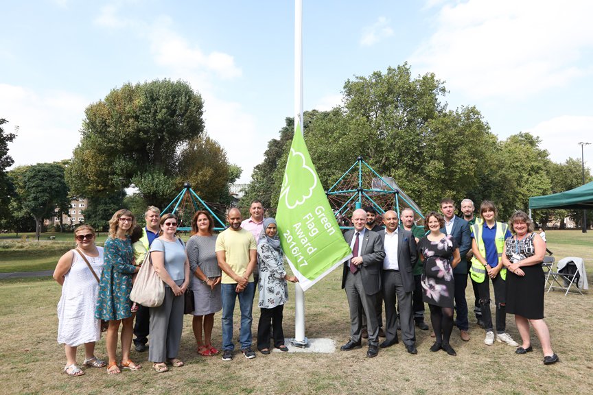 Meath Gardens wins its first Green Flag goo.gl/3HDe6V Share your pics/stories with us <a href="/friendsmeathgdn/">Friends of Meath Gdn</a>