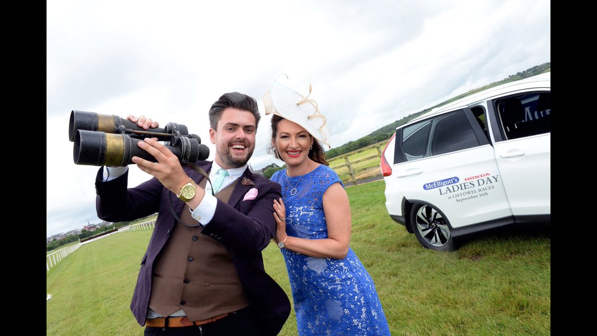 LoveListowel's tweet photo. Best of luck to all the ladies today at @ListowelRaces #BestDressedLady 👗👛🌂👘 #FreeBusFromTheSquare!🚌👭👭👭👭🐎 #GoRacing https://t.co/H3B3KXAjms