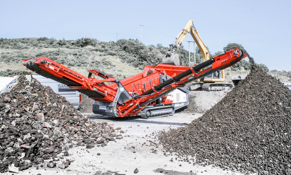 sandvikmobiles's tweet photo. #Sandvik QE241 #mobilescaper can be configured for a variety of applications #versatility #recycling #skipwaste https://t.co/j1J6dXkdL7
