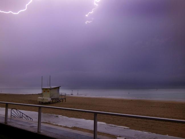 ARMDigitalteam's tweet photo. A not so sunny Bournemouth earlier this morning! #thunderstorms #hellobloc https://t.co/zwKyAhZaLi