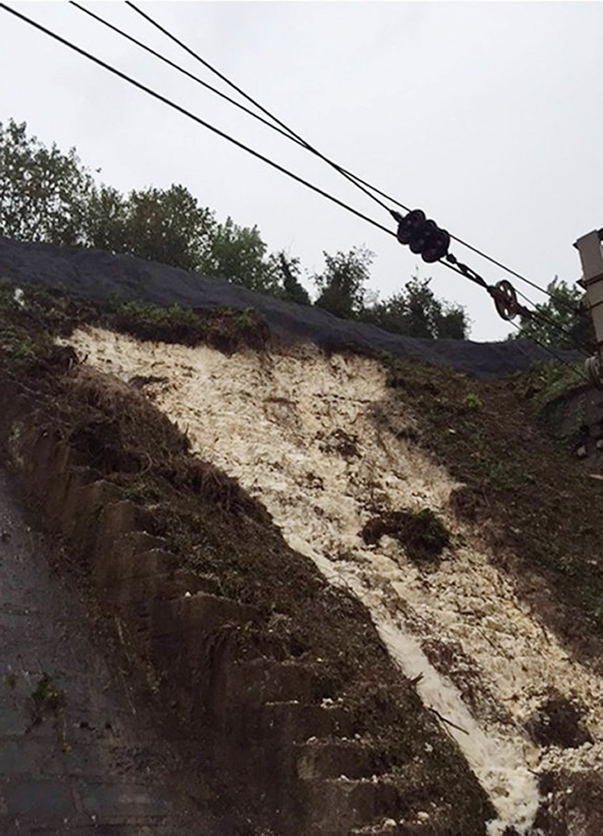 elliotwagland's tweet photo. Pictures show the landslip near Watford Junction station which has caused a train to be derailed. https://t.co/FxBtf6lHd5