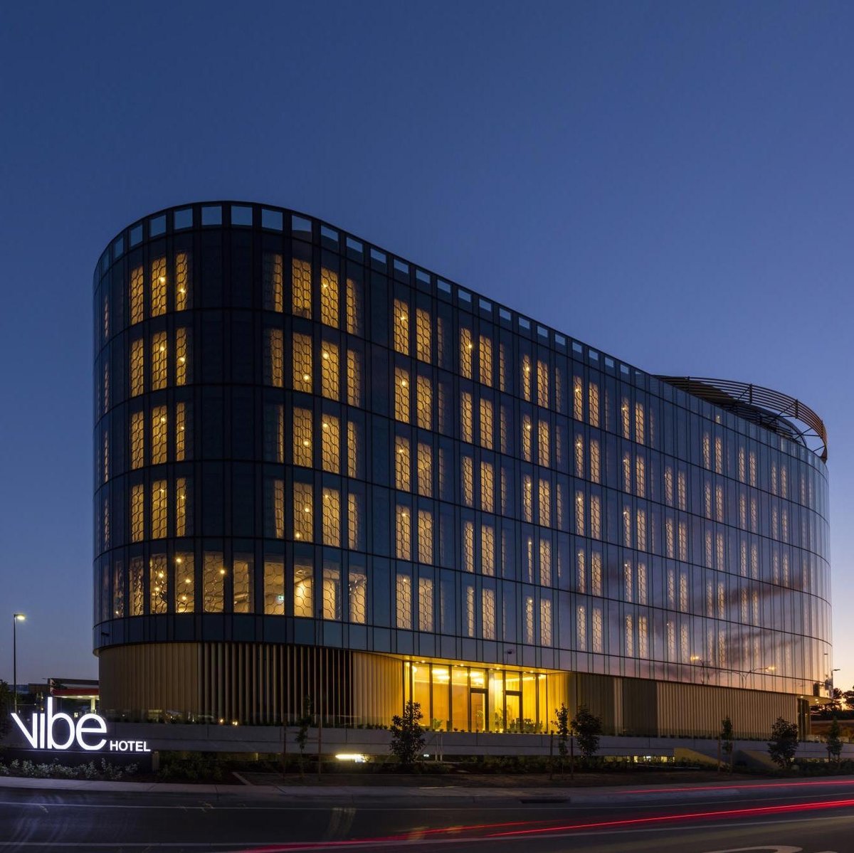 Tracy Spicer describes #VibeHotel #Canberra Airport as 'a homage to the golden age of flying." #reviews