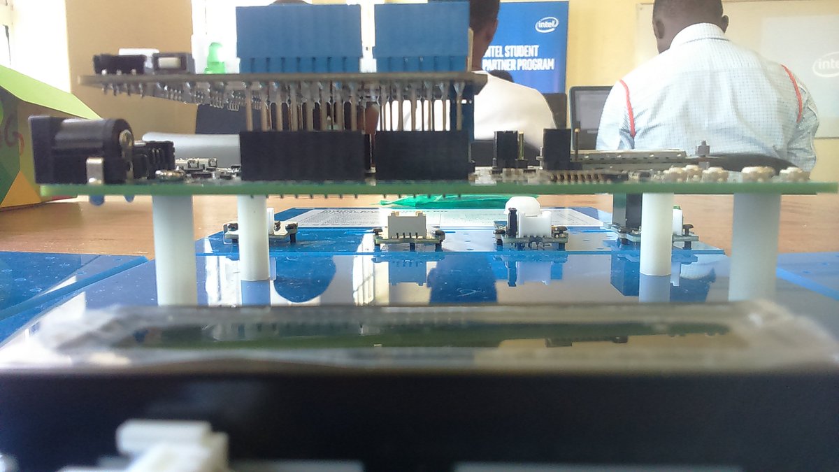 Leo_techstar's tweet photo. the board that creates #inteliot #intelkabarak https://t.co/OfdIbuh5L8