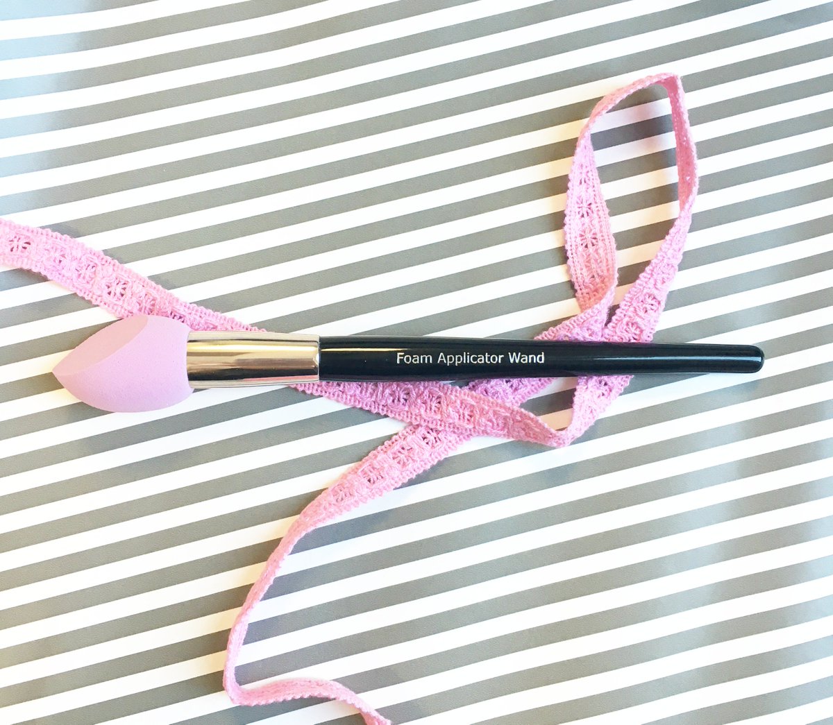LGFBBrushes's tweet photo. Want to WIN one of our wonderful Foam Applicator Wands? Follow + RT to win! Winners picked Monday #FreebieFriday https://t.co/GgzdFb2OLA