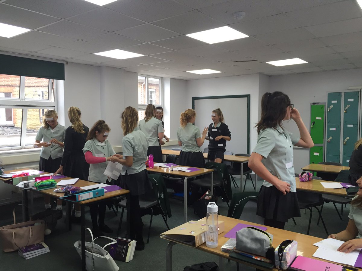 SportsSHS's tweet photo. @SportsSHS year 10s in full swing, getting to grips with bones and their names in GCSE PE #proactivelearning https://t.co/D0Tv9zOGvt