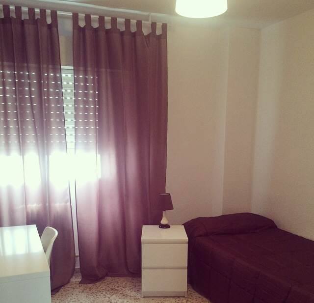 RoomGranada's tweet photo. Last #rooms available from October 2016, in c/Conde Cifuentes!
For reservations: info@room-granada.com #No321 #No319 https://t.co/4v3yNnTMSw