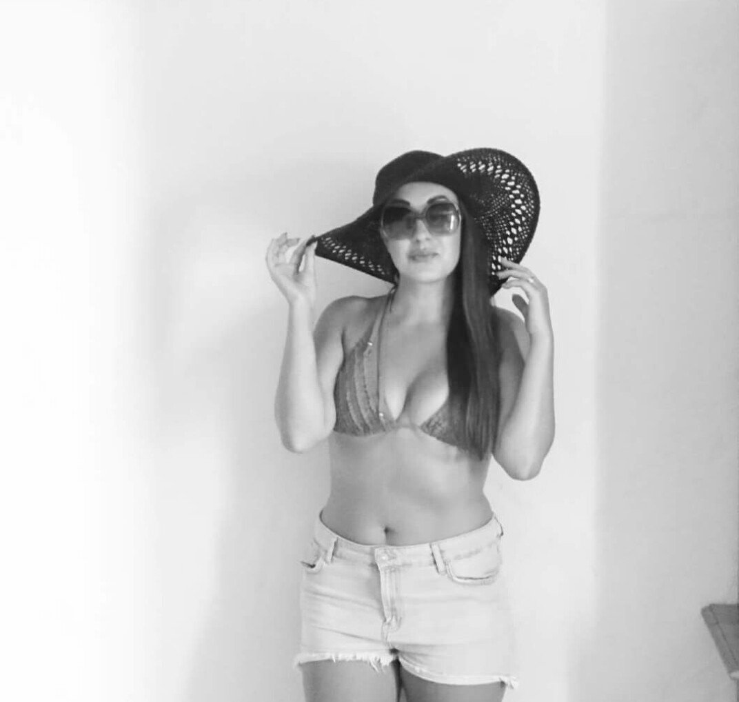 CaRysPoXoN's tweet photo. #selfie #bikini https://t.co/OcZJg5R1lF
